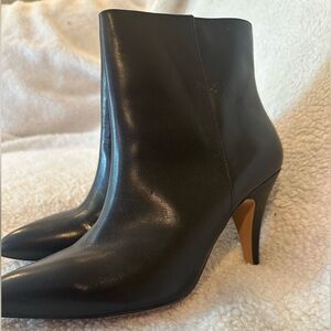 Vince Camuto Elegant Black Leather Women's Boots size 10 new